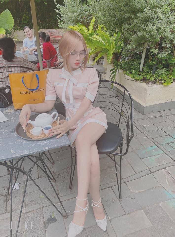 Hai em đồng nghiệp dễ thương bất ngờ đến nhà tôi và muốn được “chịch”